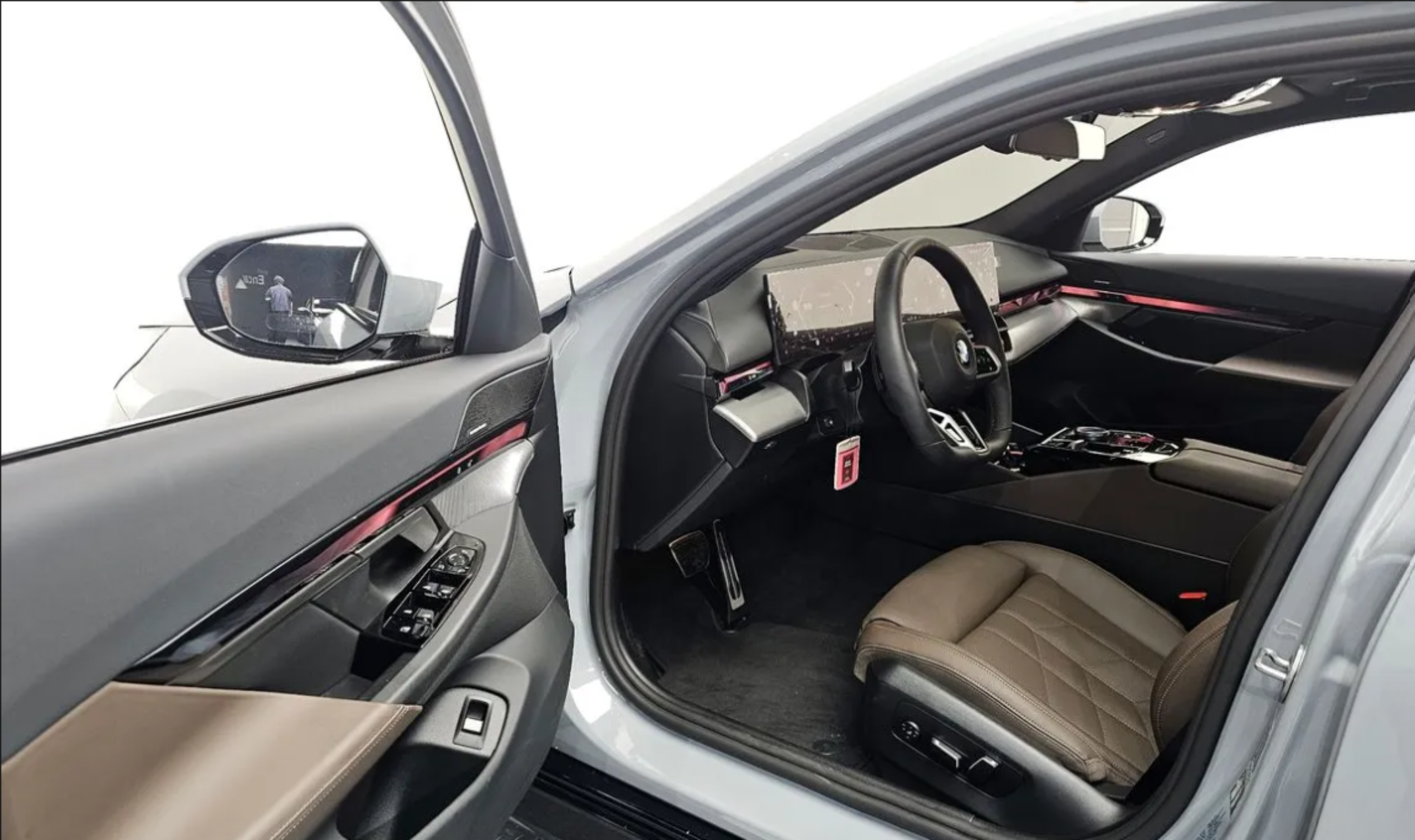 BMW 520i M Sport (G60) سماوي الصورة 6