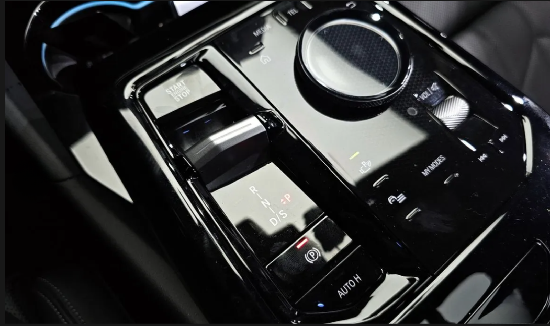 BMW 520i M Sport (G60) رمادي فاتح الصورة 7