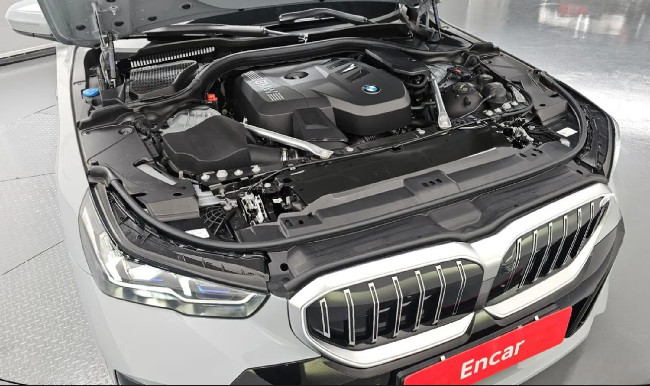 BMW 520i M Sport (G60) سماوي الصورة 5