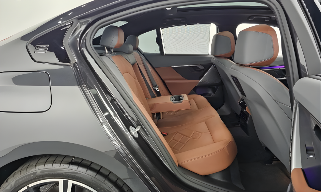 BMW 530i xDrive M Sport (G60) الصورة 12