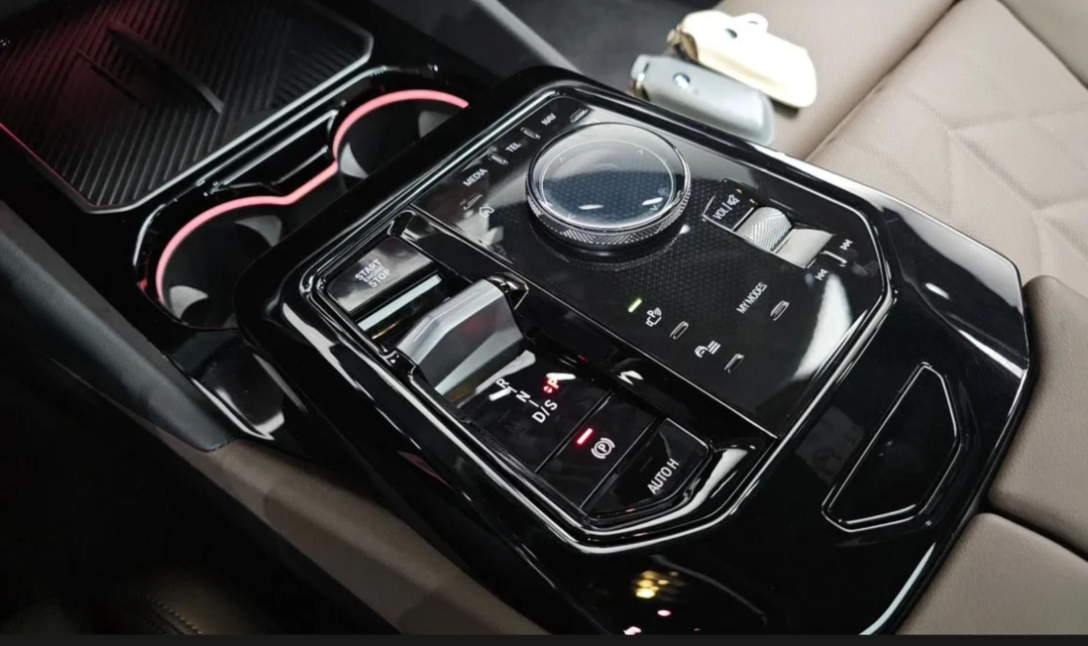 BMW 520i M Sport (G60) سماوي الصورة 8